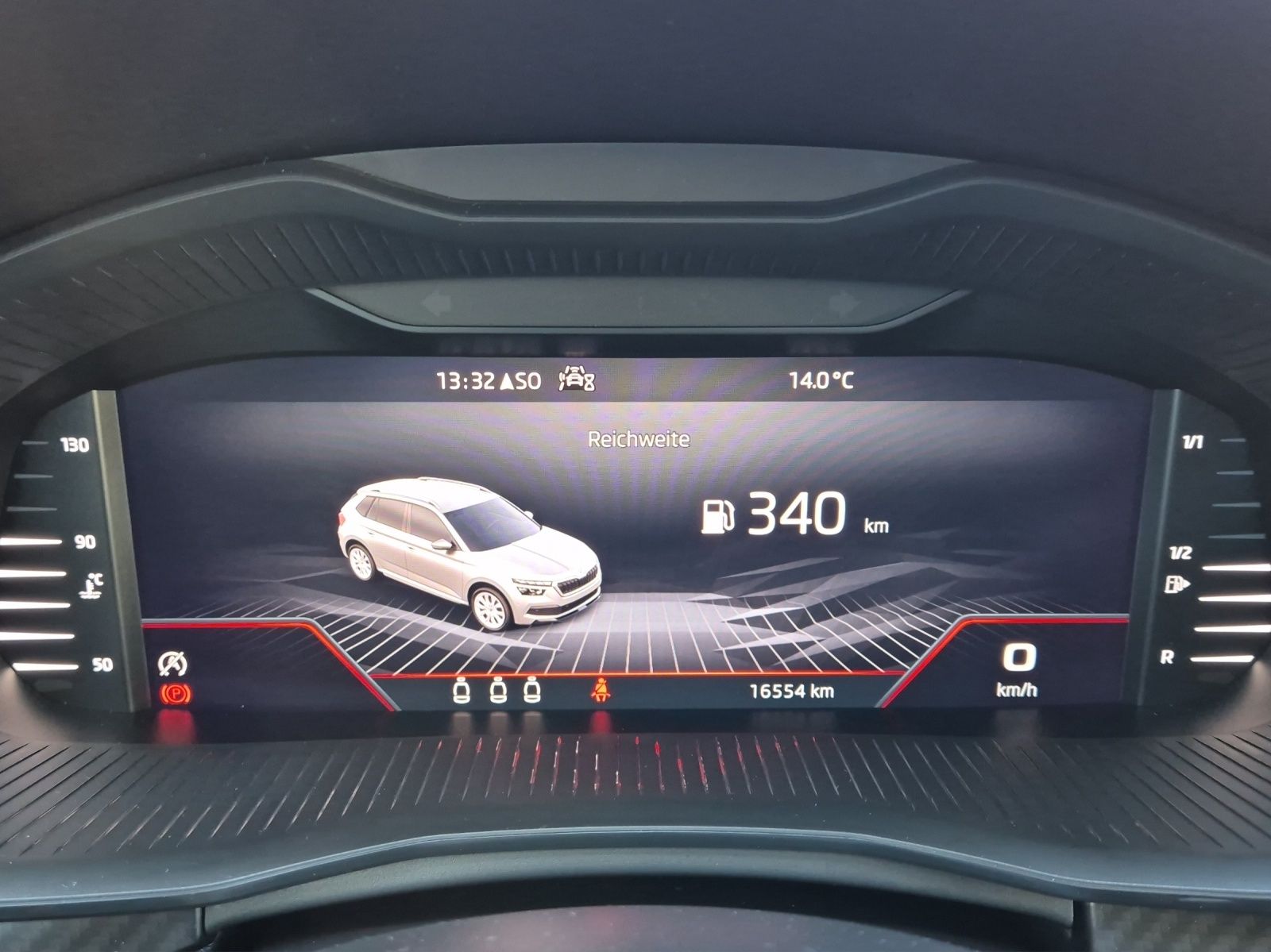 Fahrzeugabbildung SKODA Kamiq TSI Monte Carlo LED Navi Pano AID RFK SH b