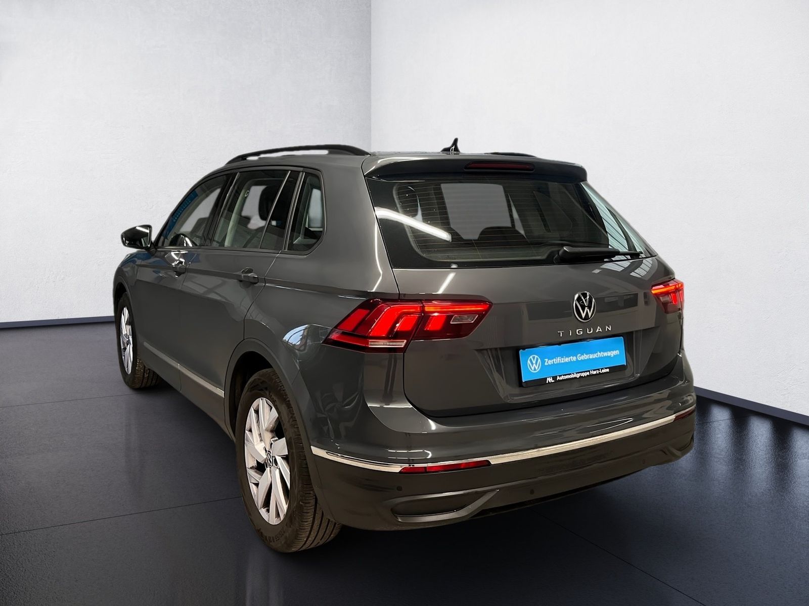 Volkswagen Tiguan LIFE TSI DSG AHK ALU 18 TRVAL ASSIST NAVI foto 4