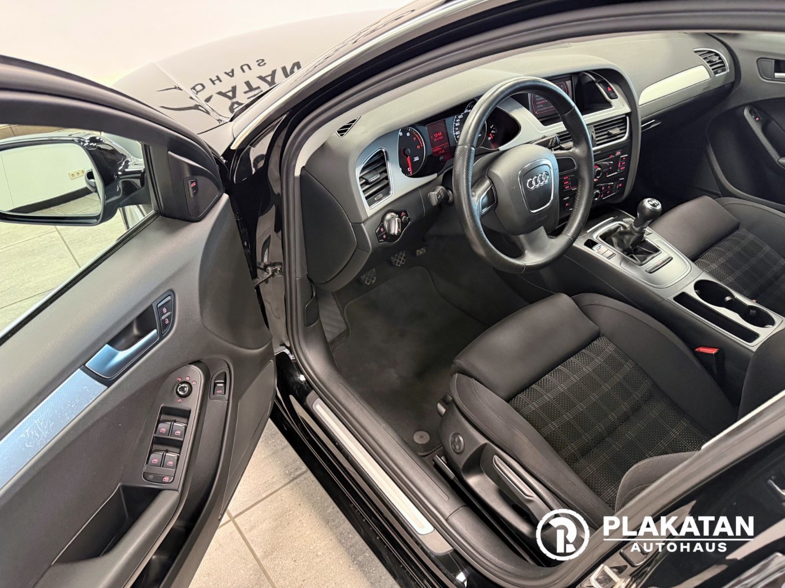 Fahrzeugabbildung Audi A4 Avant Ambition EXPORT