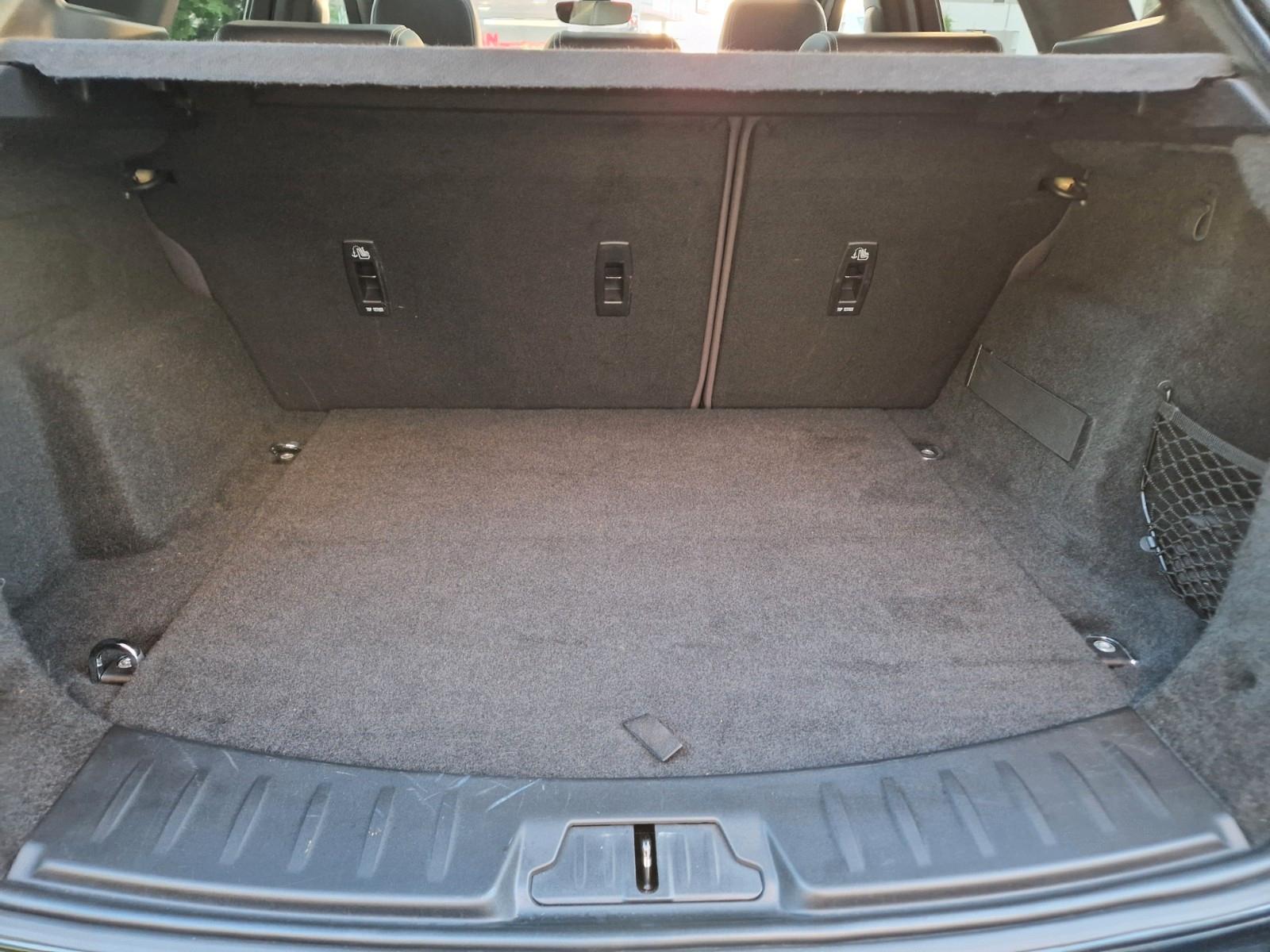 Jaguar E-Pace P300 R-Dynamic SE AWD +PANO+MERIDIAN+