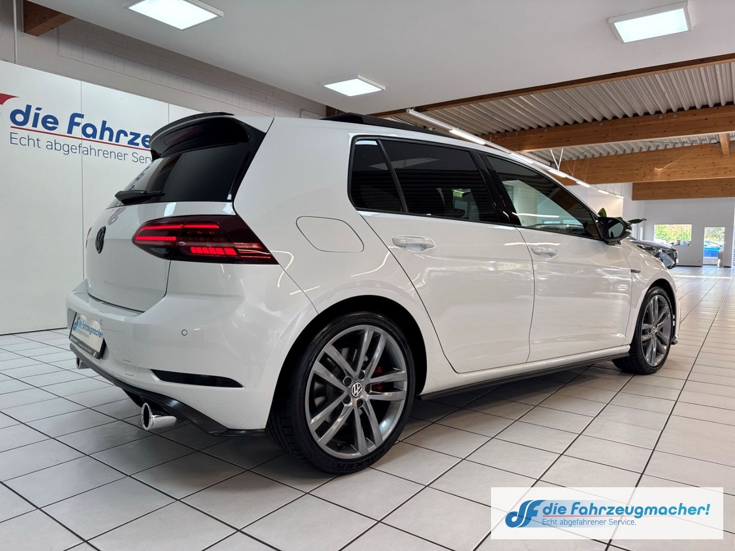 Fahrzeugabbildung Volkswagen Golf VII GTI DSG TOP-Panodach Navi VOLL-LED ACC