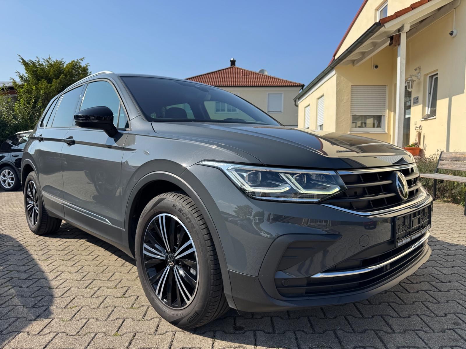 Volkswagen Tiguan 2.0TDI AHK ACC Matrix Digi HUD Kamera 18'