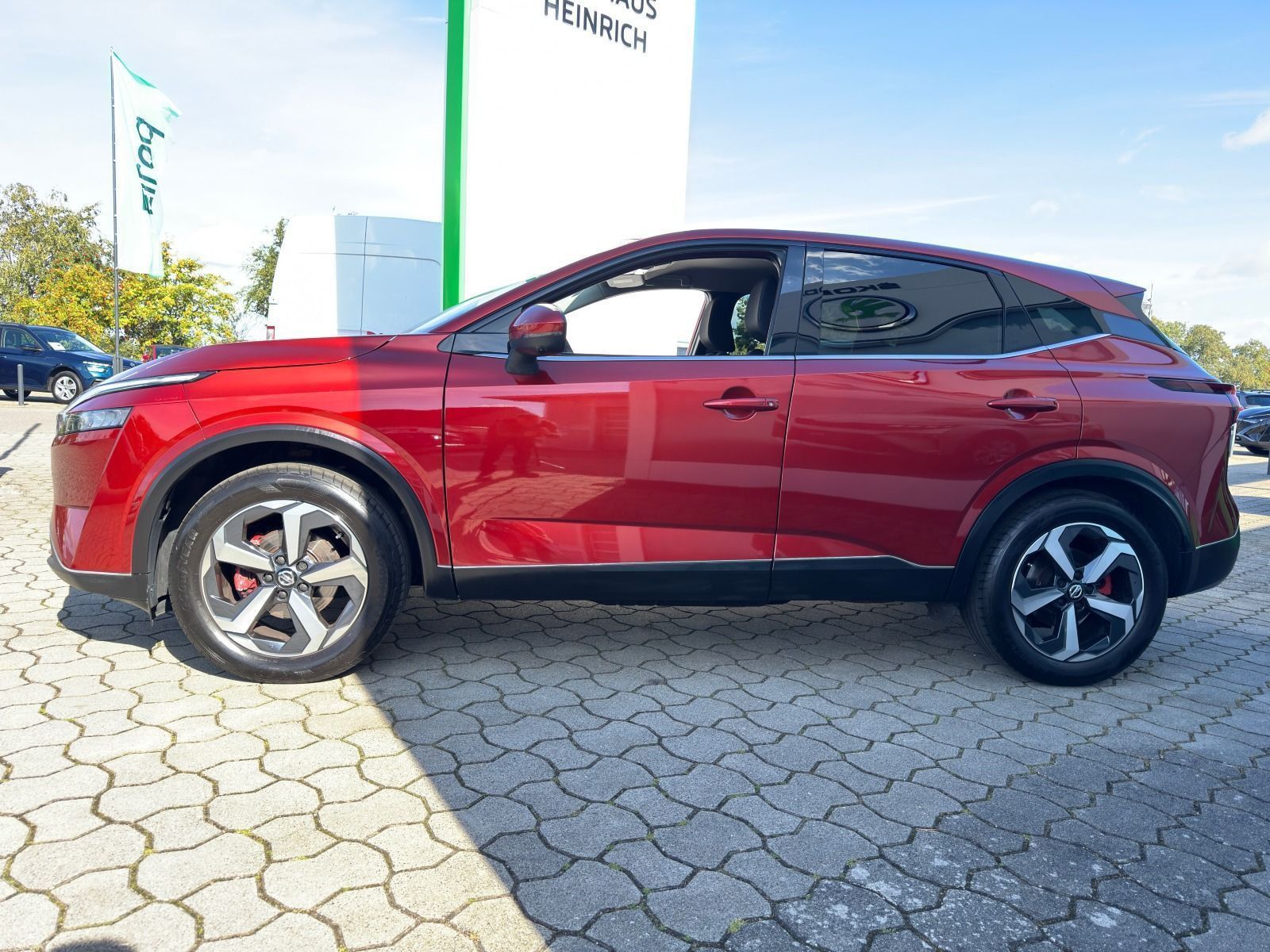 Fahrzeugabbildung Nissan Qashqai 140PS 6-Gang N-Connecta*AHK*360°CAM*behF
