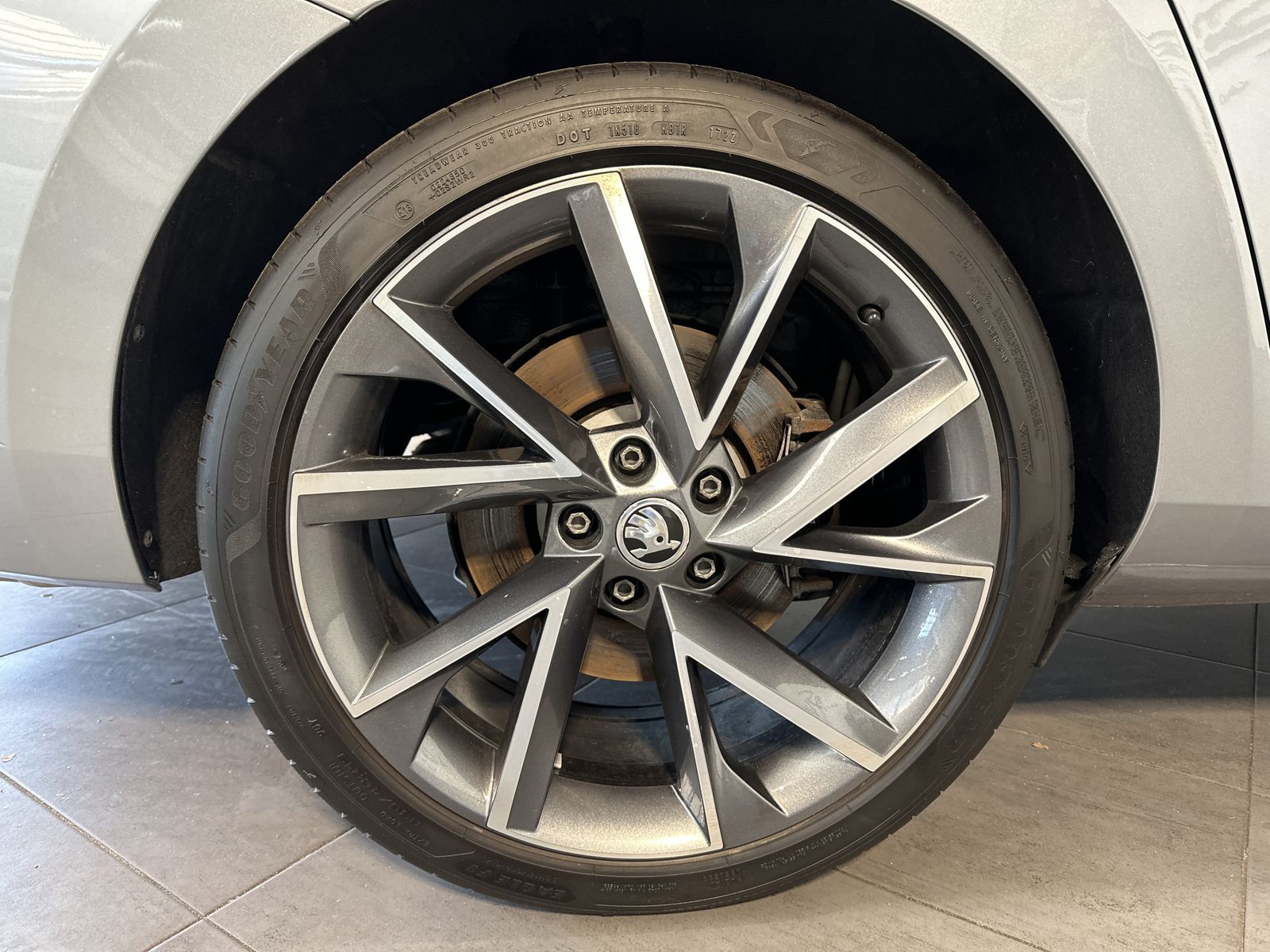 Fahrzeugabbildung SKODA Superb Combi 2.0 TSI Sportline 4x4 NAV+LED+AHK