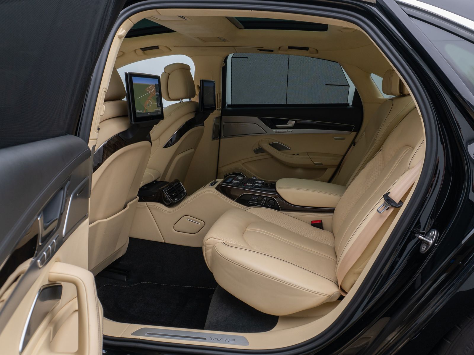 Fahrzeugabbildung Audi A8 W12 Lang Chauffeur GSD B&O Keramik TV Voll