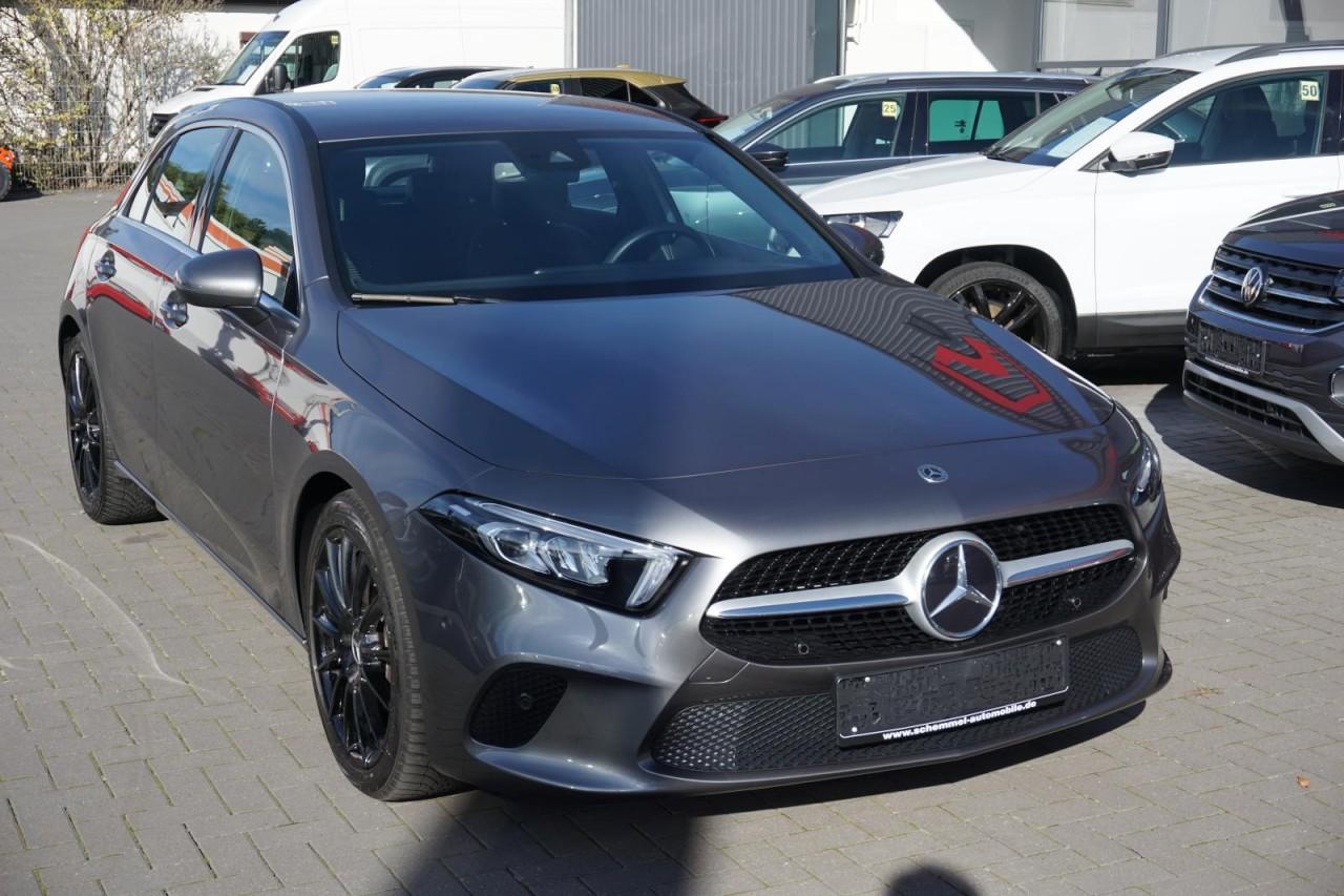 Mercedes-Benz A200d 8G-DCT AMG 150PS LED Kamera ACC 1.Hand 22t