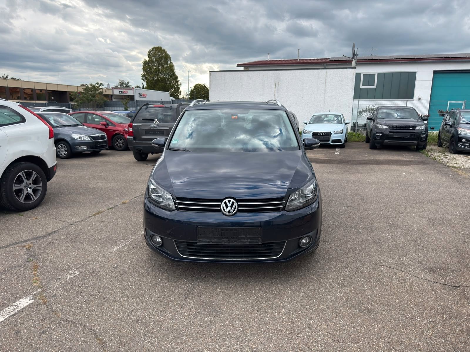 Volkswagen Touran - 1