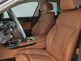 BMW 750i xDrive Limousine Navi/LED/Glasdach/Standhz - BMW 7er Reihe mit Benzin-Antrieb