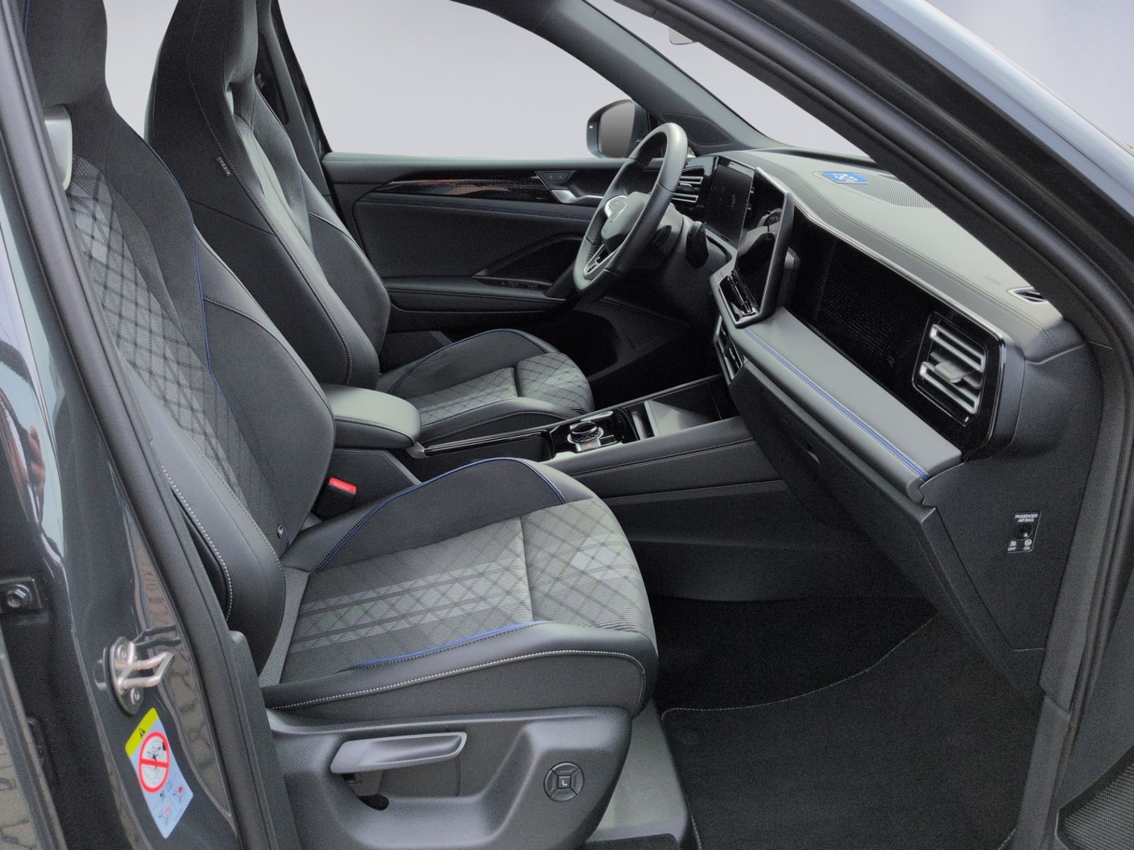 Tiguan 1.5 eTSI R Line DSG AHK+RFK+NAVI+