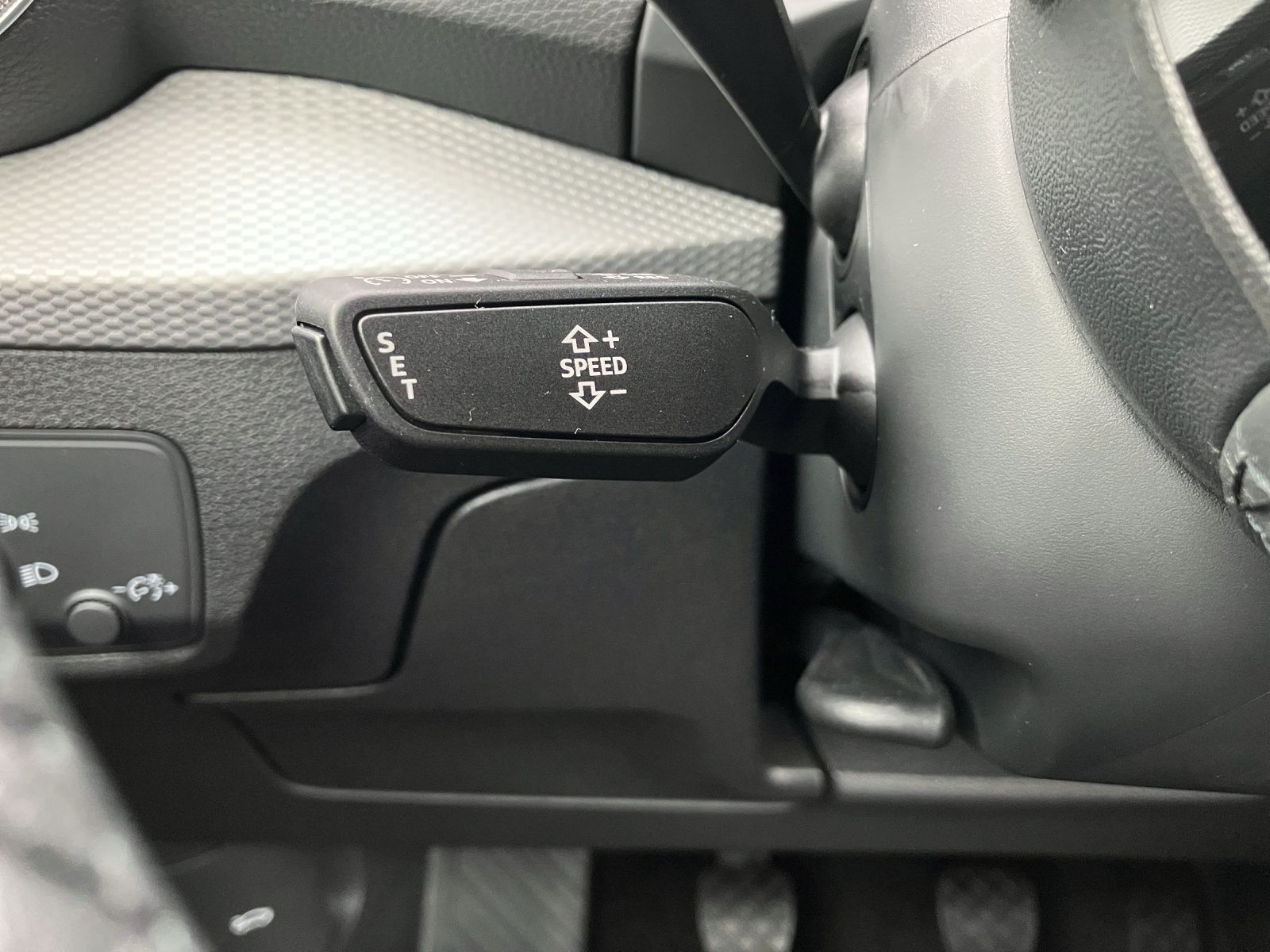 Fahrzeugabbildung Audi Q2 35 TFSI advanced Matrix GRA Vorb. Navi