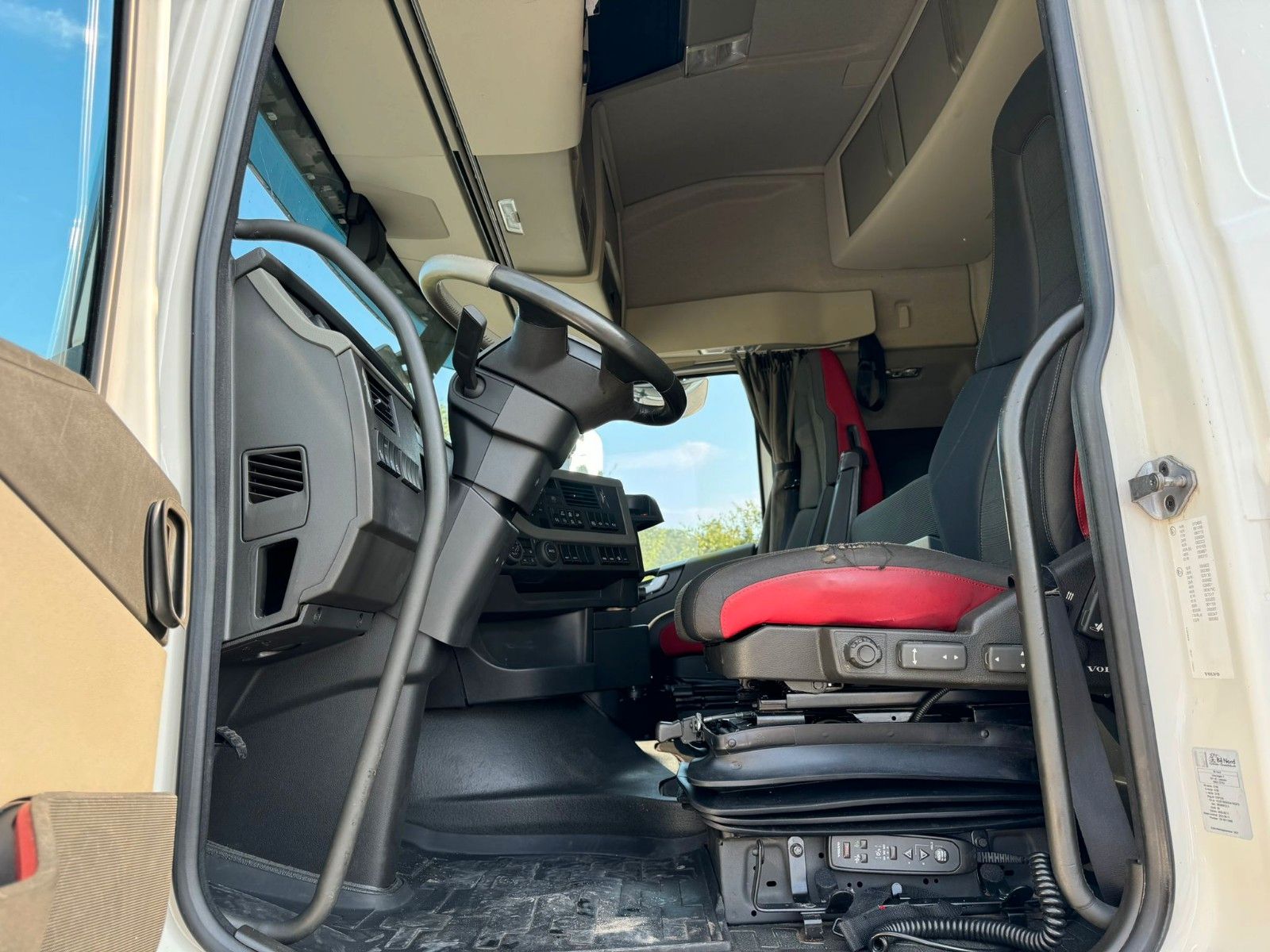 Fahrzeugabbildung Volvo FH 540 8x4 EU6 Retarder Lenk/Lift KESLA LK 9,4m