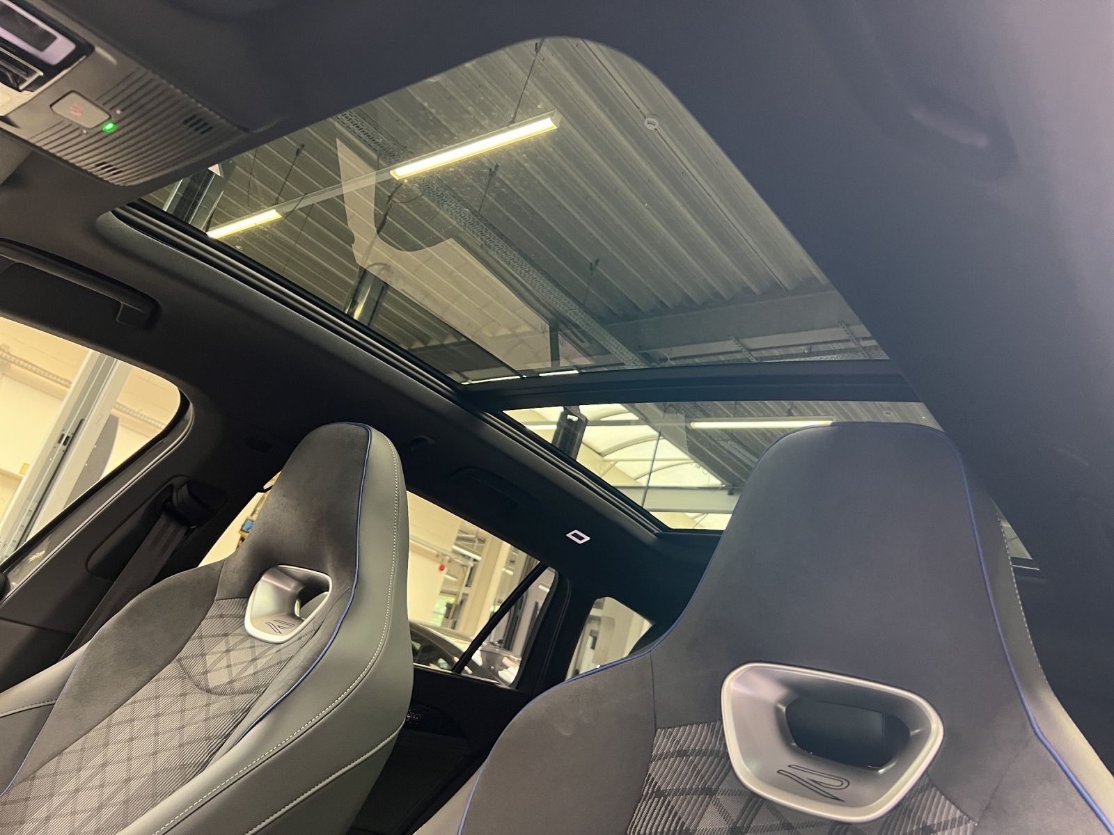 Passat Variant R-Line 1.5 TSI eHybrid AHK*Pano