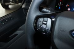 Fahrzeugabbildung Ford E- Transit Custom  L1 TREND 9-Sitze AHK NAVI uvm