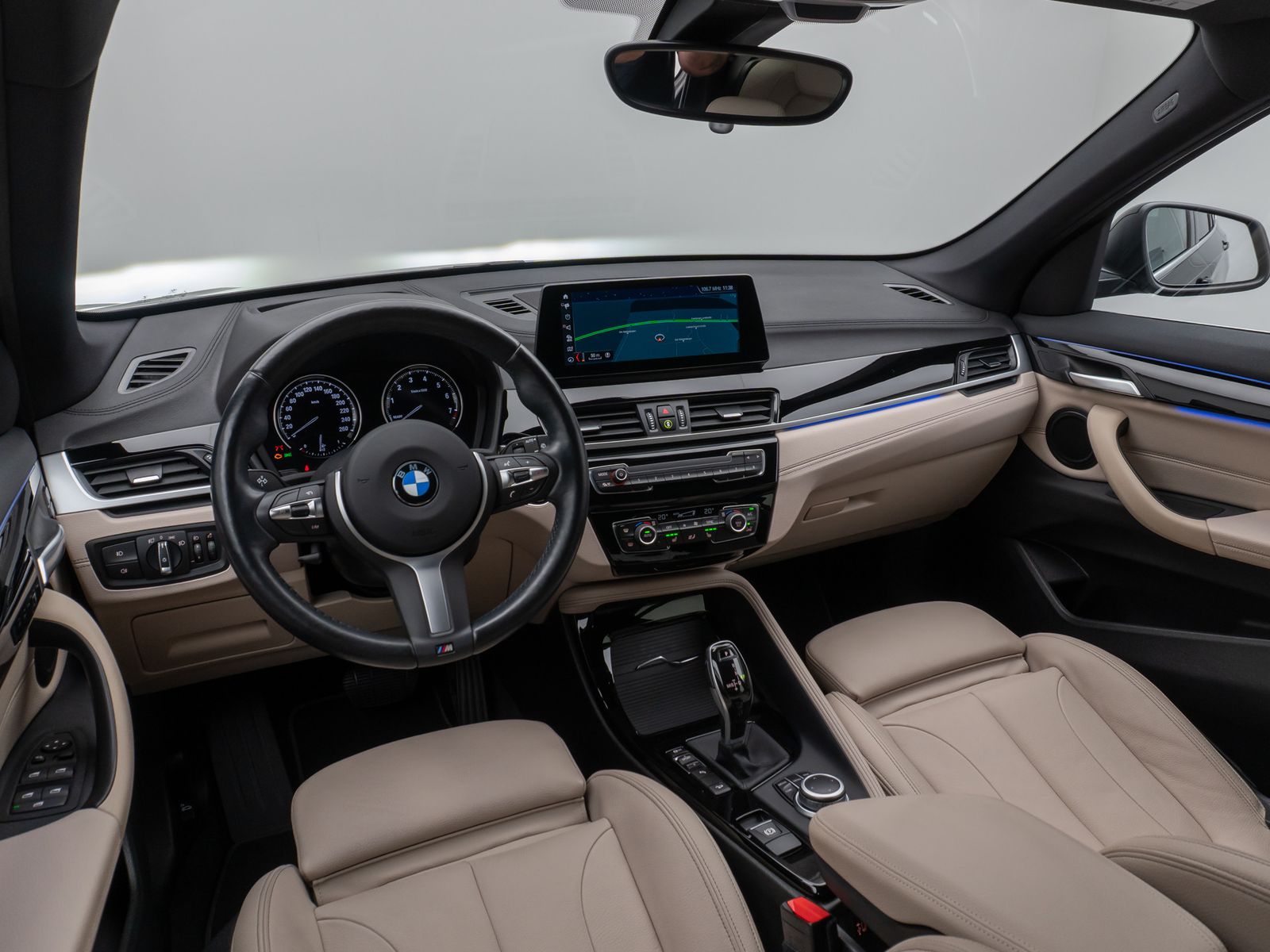 Fahrzeugabbildung BMW X1 xD20i xLine Kamera HUD DAB HiFi Komfort Sport