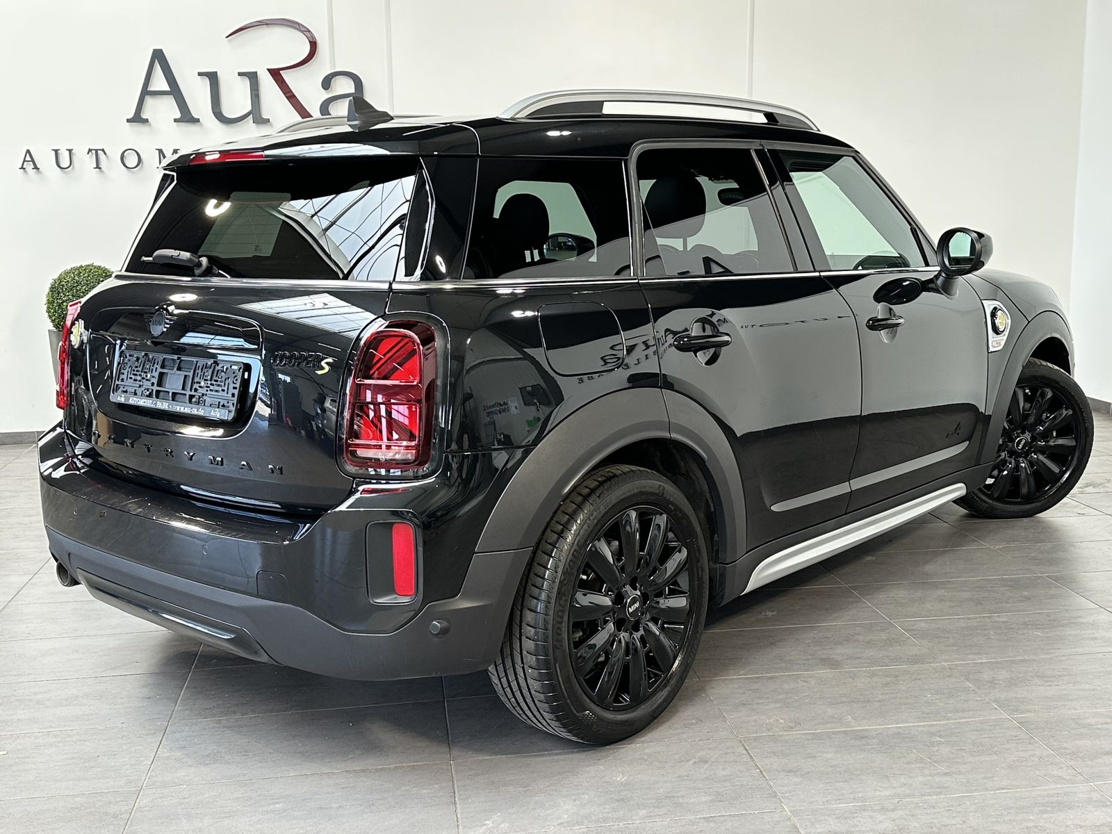 Fahrzeugabbildung MINI Cooper SE Countryman ALL4 NAV+LED+HUD+PANO+KAM