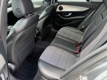 Mercedes E 220 - 11