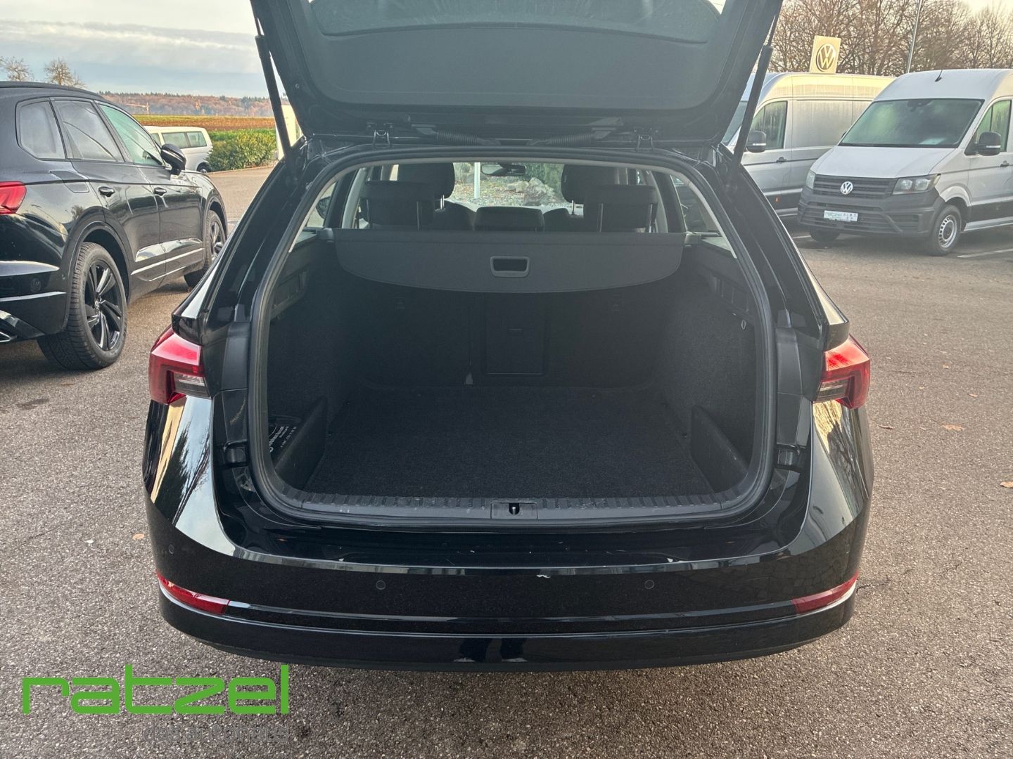 Fahrzeugabbildung SKODA Octavia Combi 2.0 TDI DPF Ambition Navi LED Smar