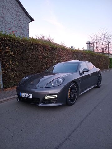 Porsche Panamera Turbo S Chrono Sport Pake...