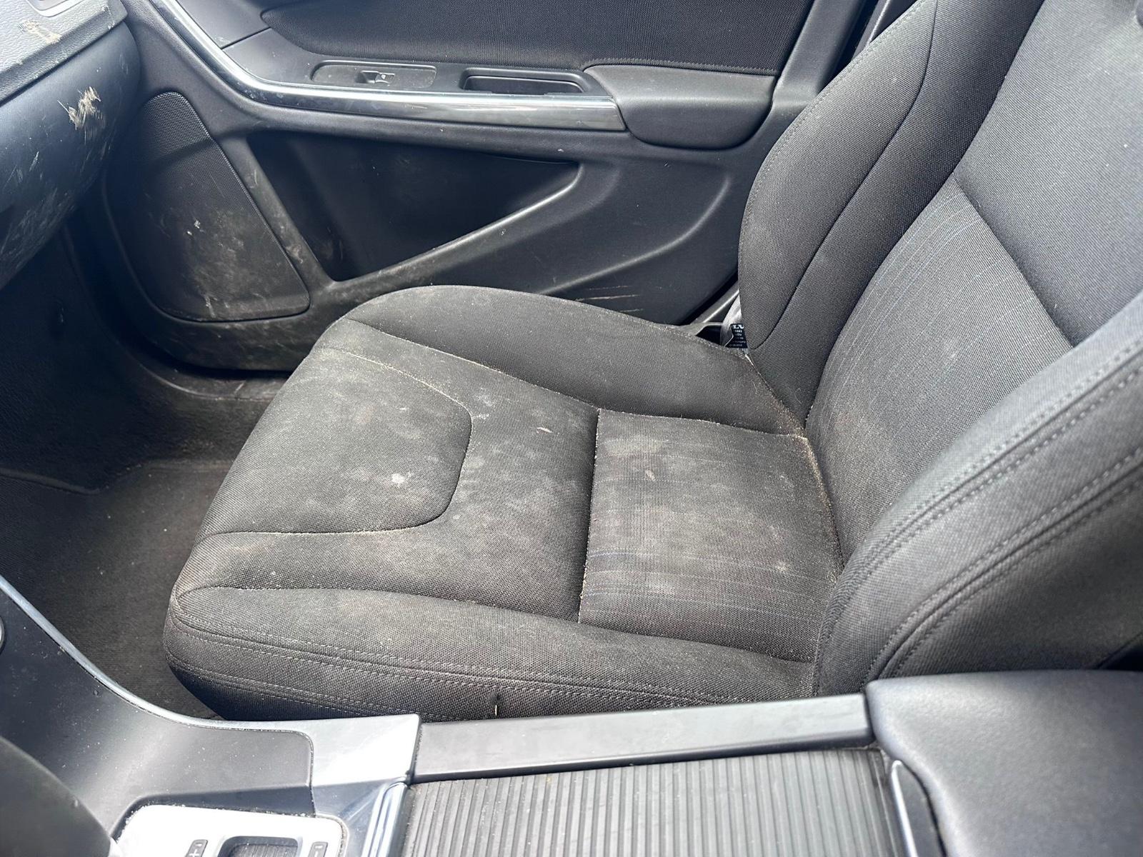 Volvo V60 2012 — photo 25