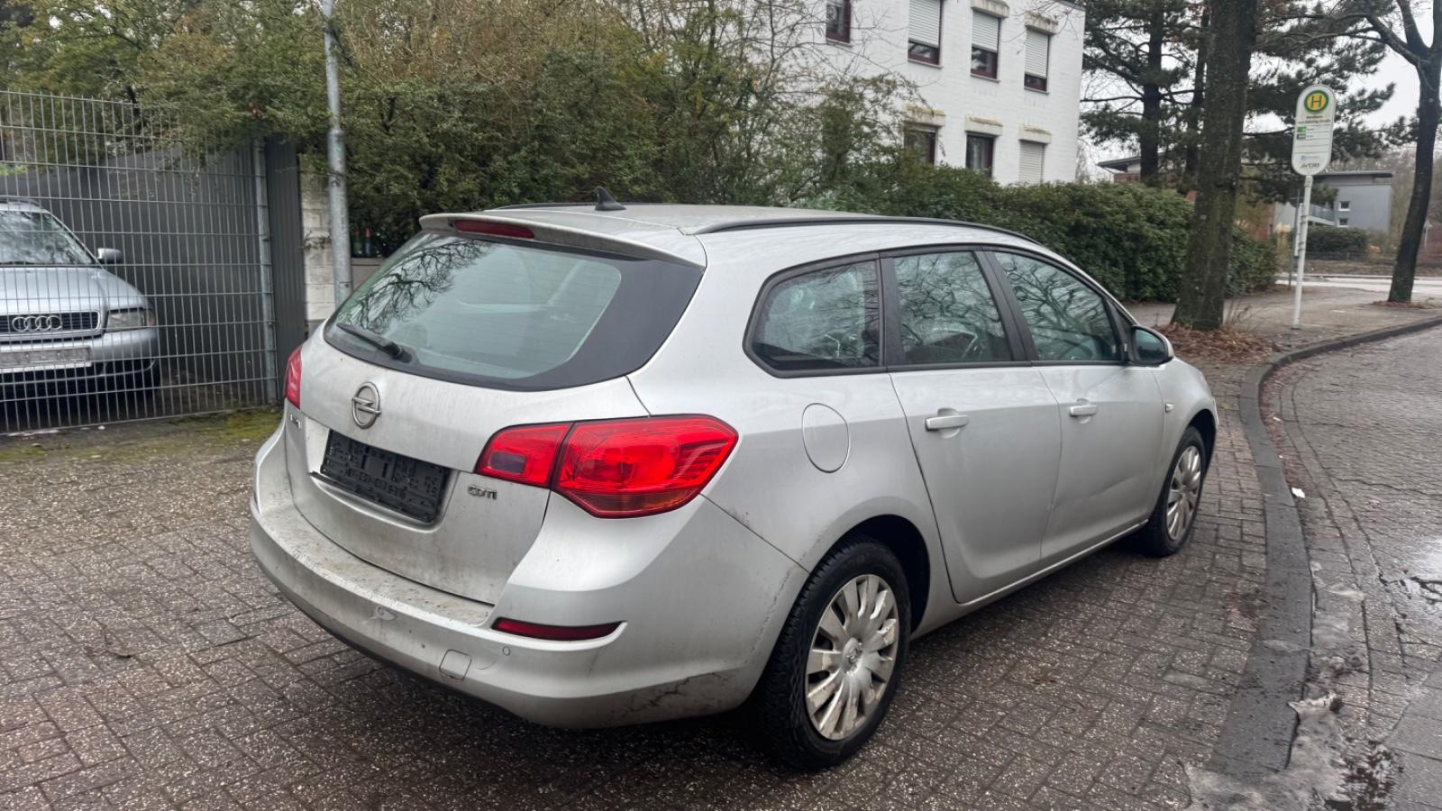 Opel Astra 2012 — engine 1.686 cm³, 110 HP (81kW)