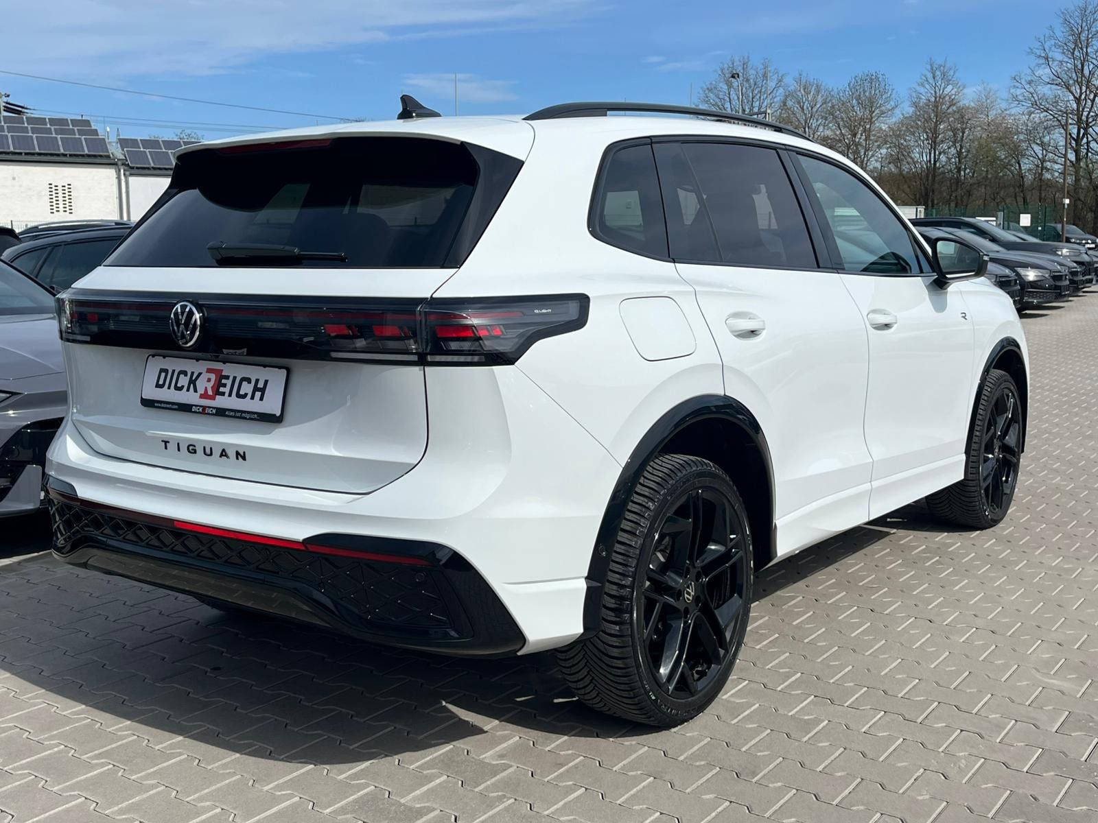 Изображение автомобиля Volkswagen Tiguan 2.0 TDI 4M R-Line PANO*H&amp;K*AHK*MATRIX*20"