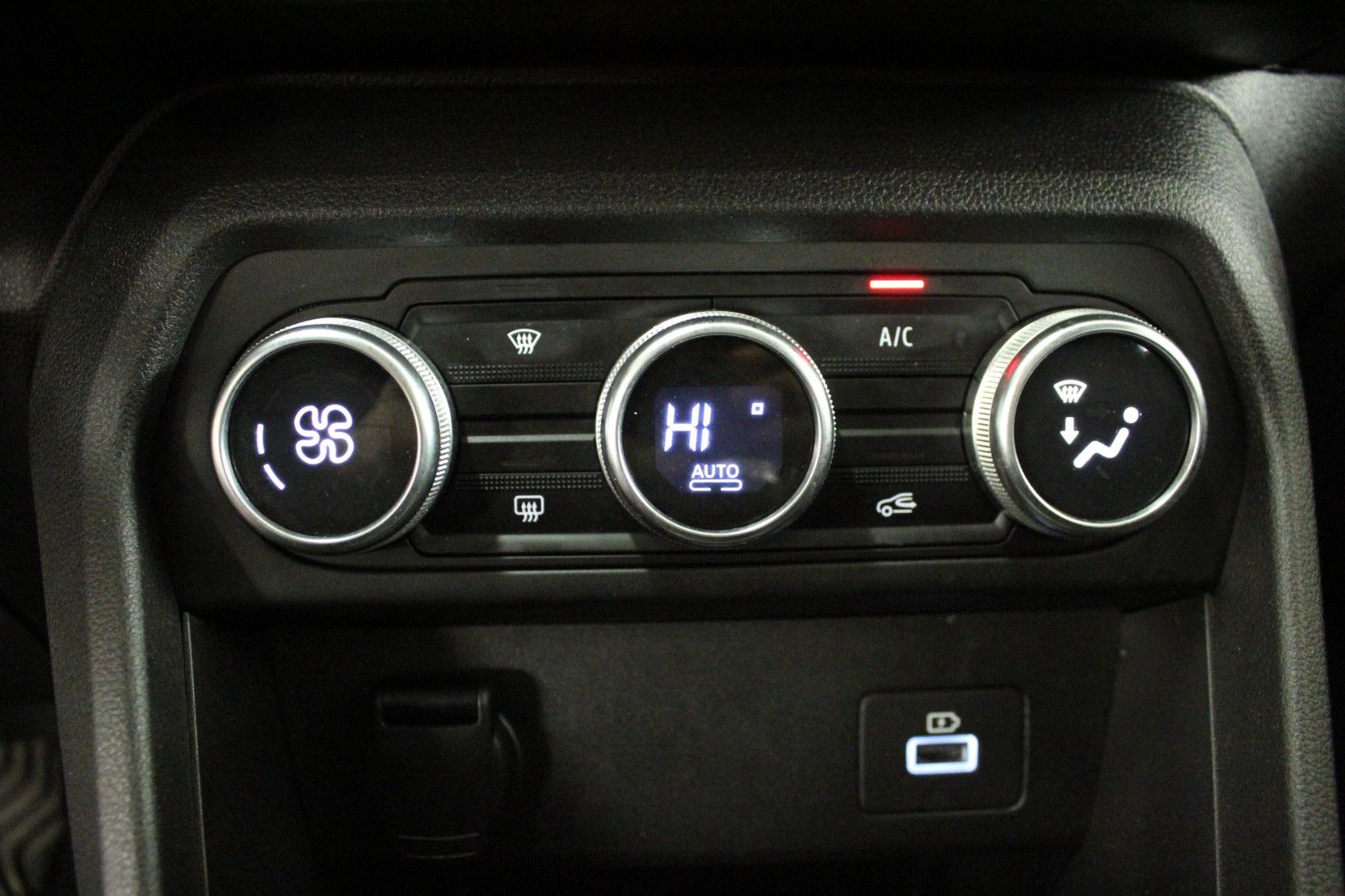 Fahrzeugabbildung Dacia Sandero Stepway TCe 100 ECO-G Comfort *Media-Dis