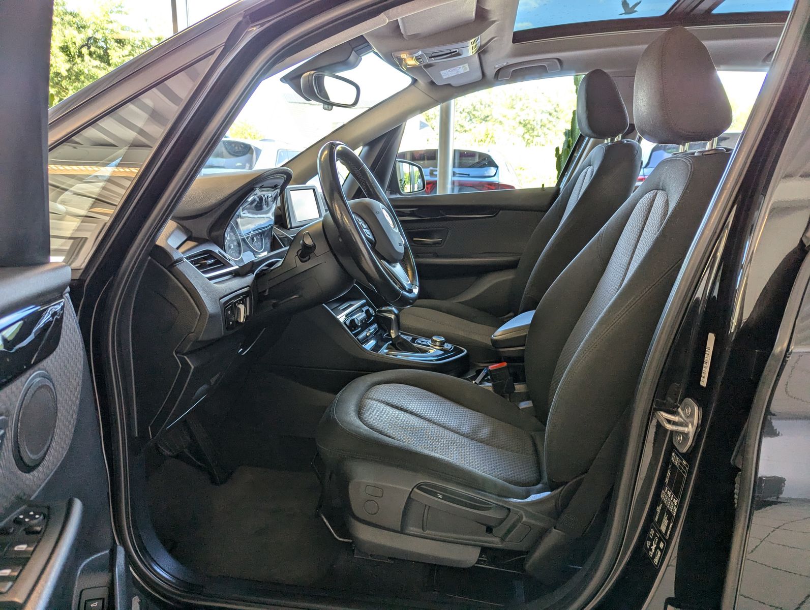 BMW 220 Active Tourer d xDrive LED Pano Navi SHZ AHK - Image 12