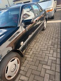 صورة 3 لـ 1998 Mercedes-BENZ C 180