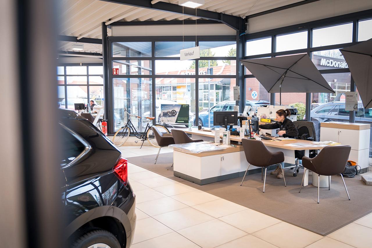 showroom-image-top