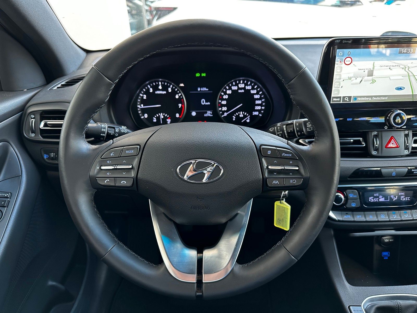 Fahrzeugabbildung Hyundai i30 Connect & Go 1.0l 120PS Navi/PDC!