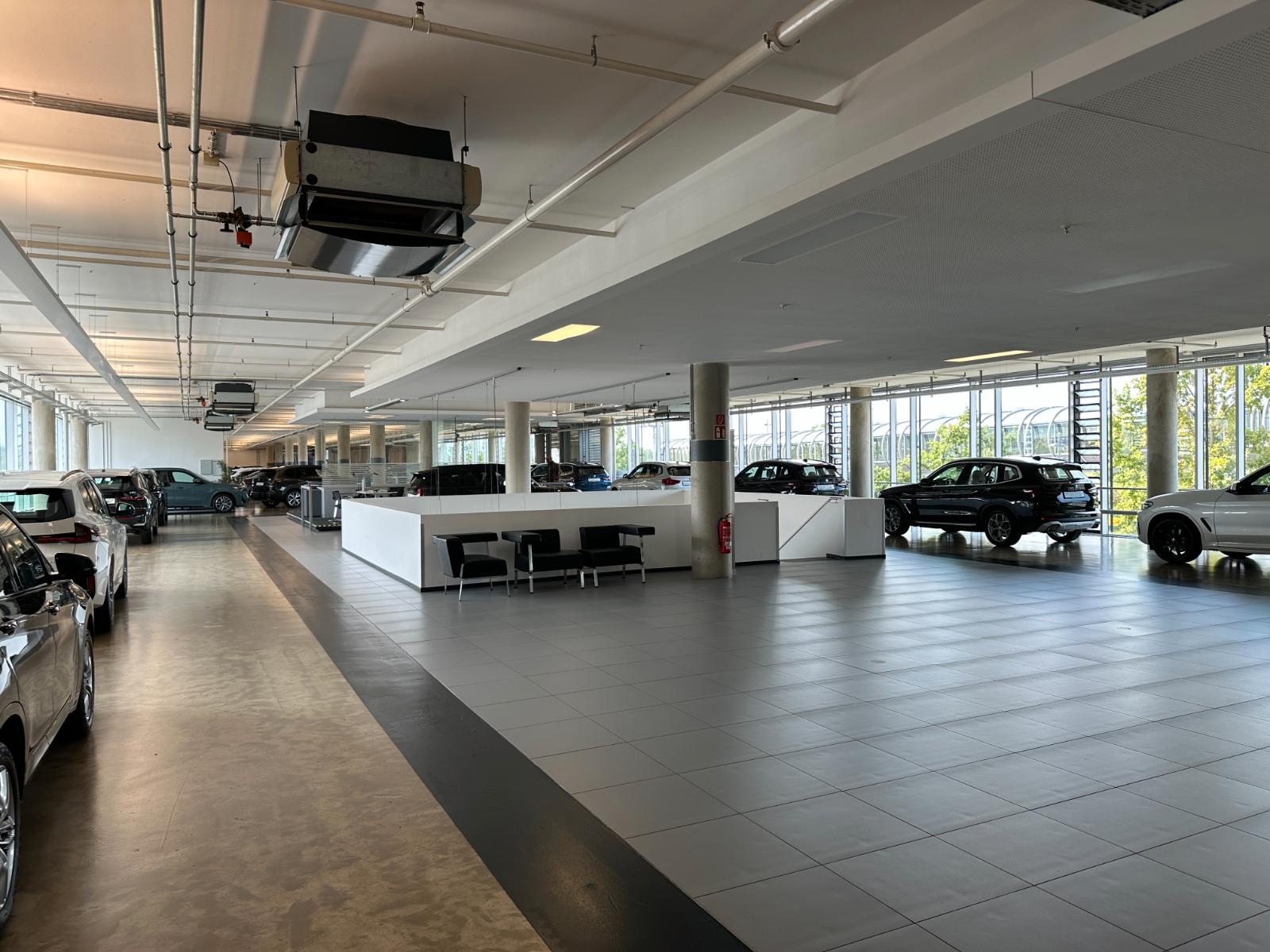 showroom-image-top