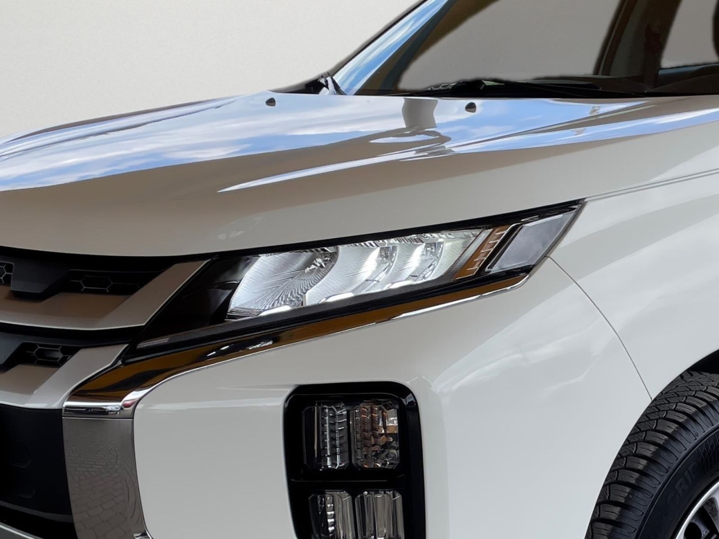 Fahrzeugabbildung Mitsubishi ASX 2.0 2WD Allwetterreifen LED Scheinwerfer Tem