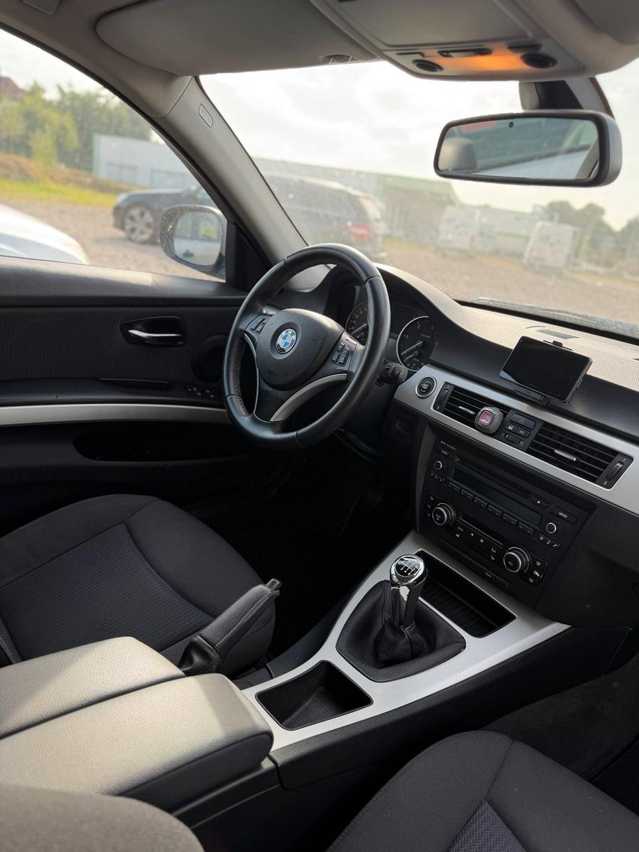 BMW 320 2011 — photo 9