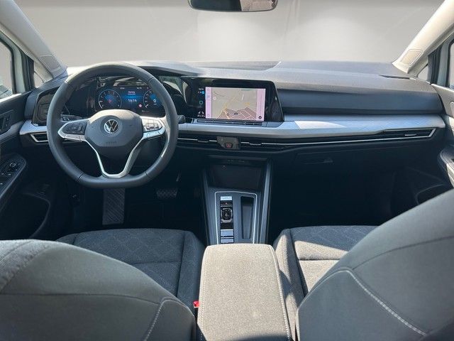 Fahrzeugabbildung Volkswagen Golf VIII Variant 1.5eTSI DSG Life LED+ACC+PARKL