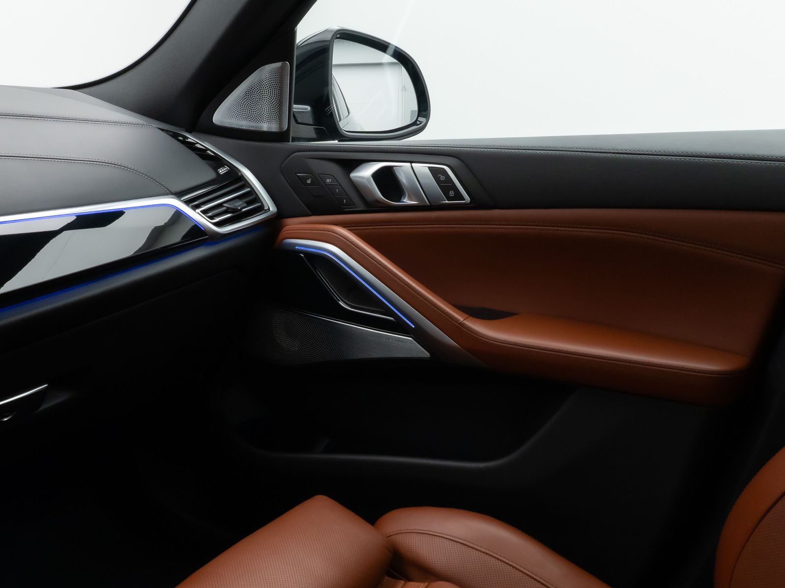 Fahrzeugabbildung BMW X6 M50i Panorama360°Laser Massage HUD B&W 22Zoll