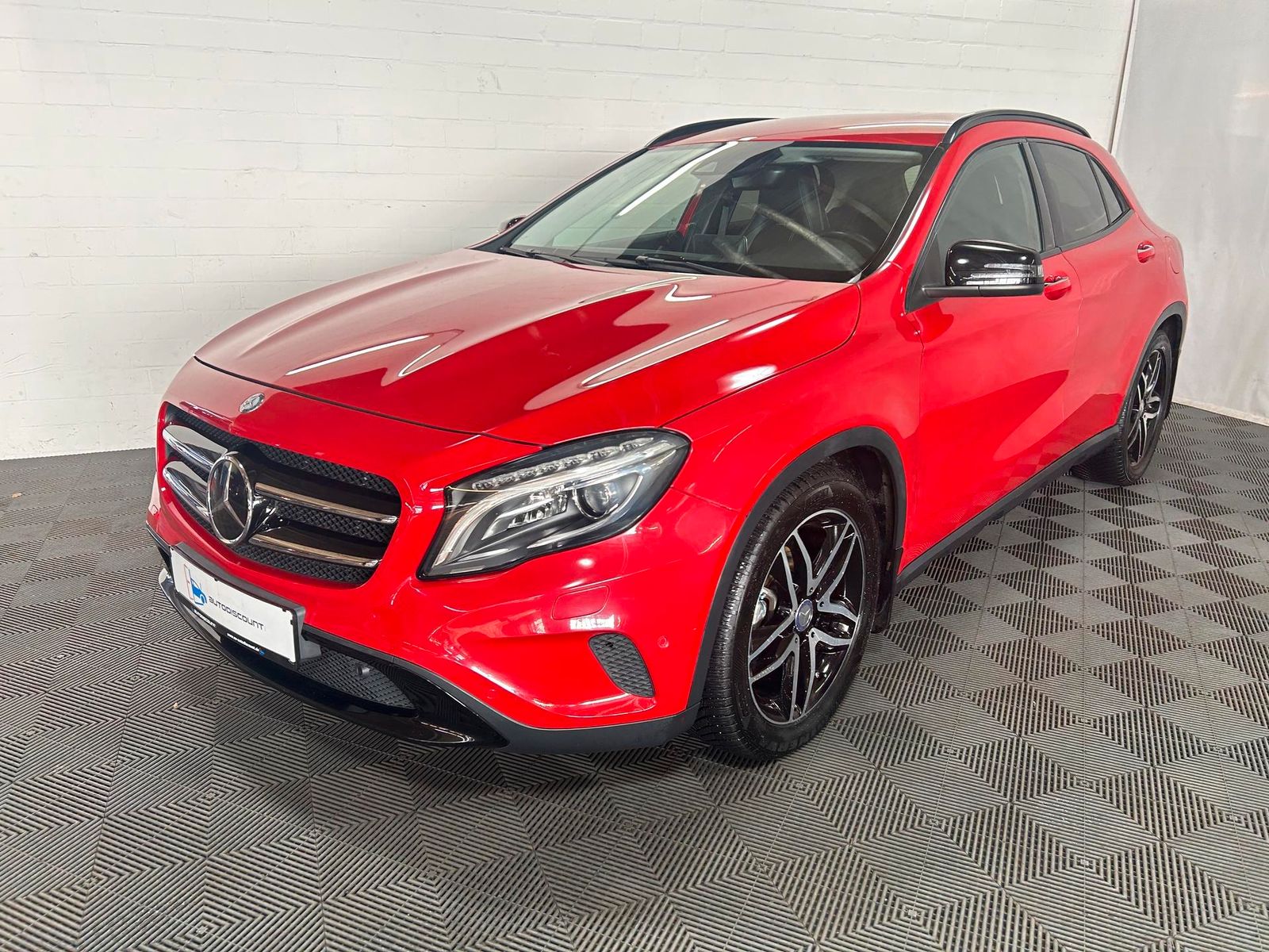MERCEDES-BENZ GLA 200 d URBAN 4Matic Night NAVI AHK STH SHZ