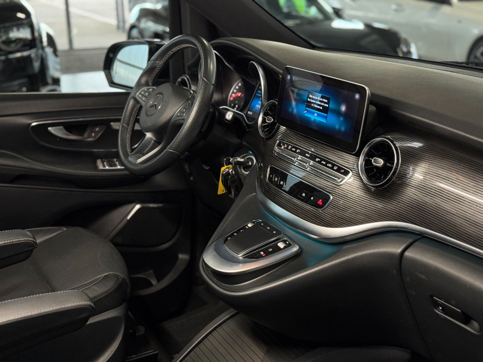 Fahrzeugabbildung Mercedes-Benz V 300d Avantgarde Edition lang "Agility Control"