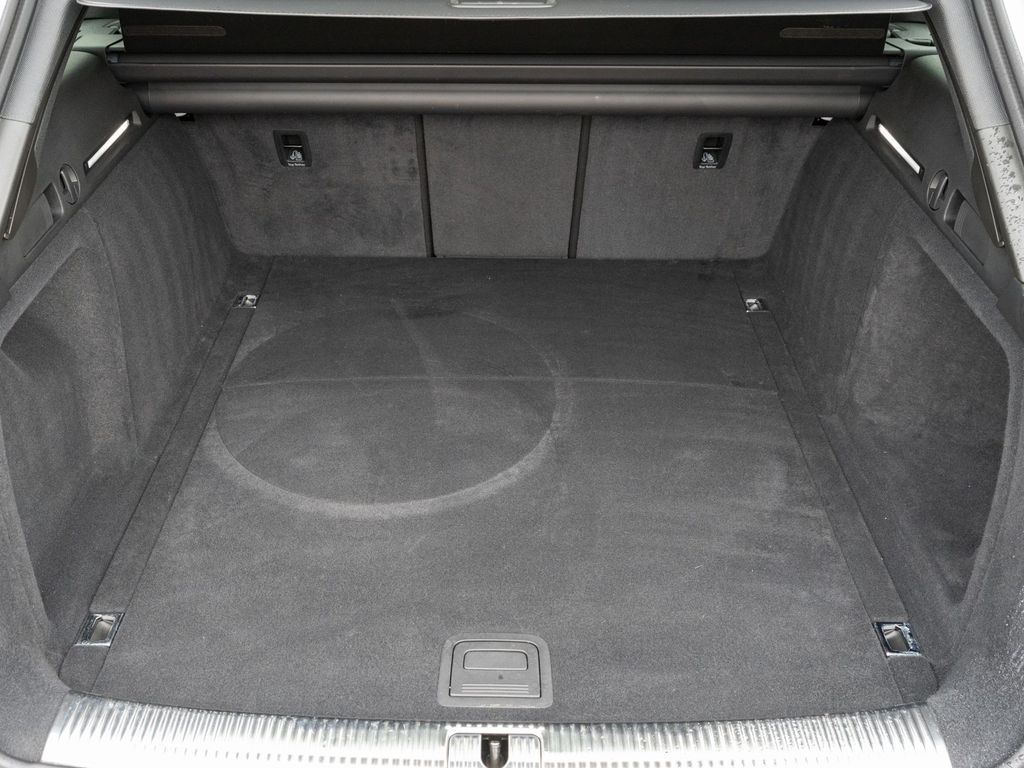 AUDI A4 2024