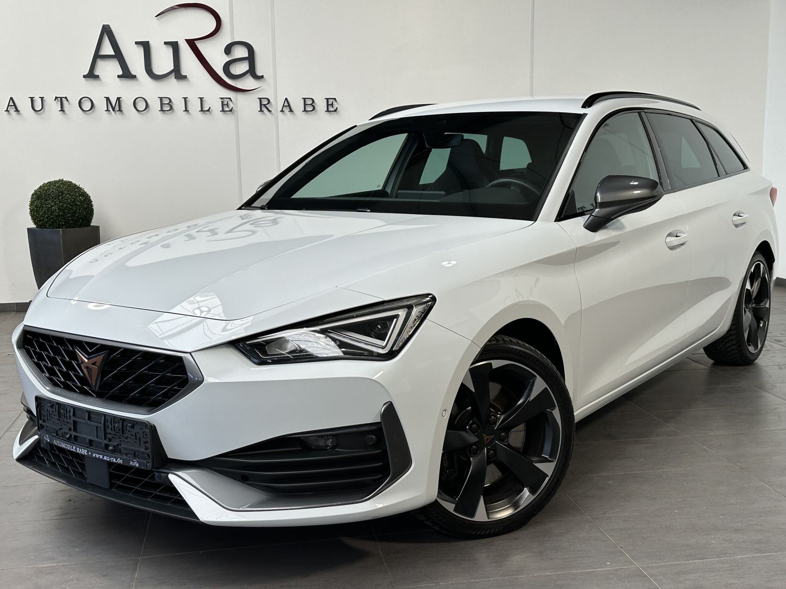 Fahrzeugabbildung CUPRA Leon SpT 2.0 TSI DSG VZ NAV+LED+ACC+VCOCK+LKRHZG