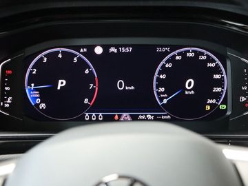 Fahrzeugverkauf 14 Volkswagen T-Roc 1.5 DSG R-Line Black AHK Pano Matrix Kame.