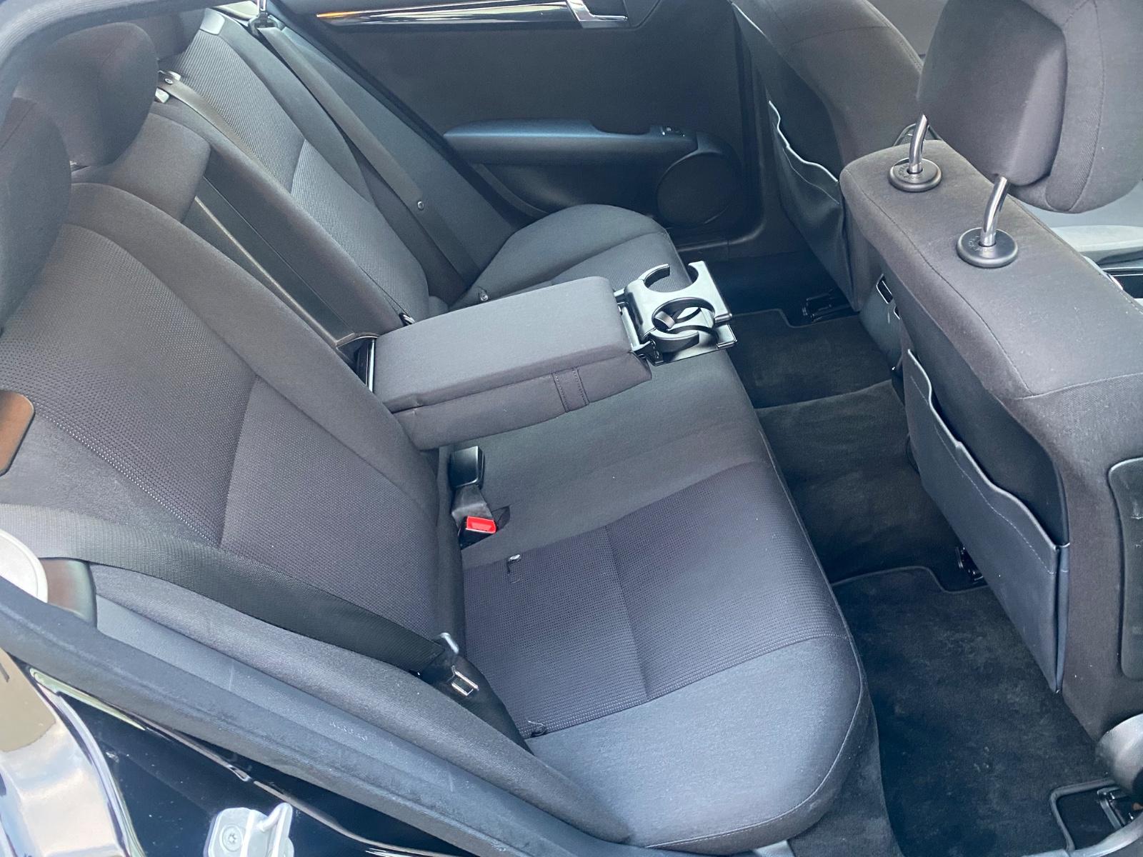 Mercedes-Benz C200 2010 — photo 12