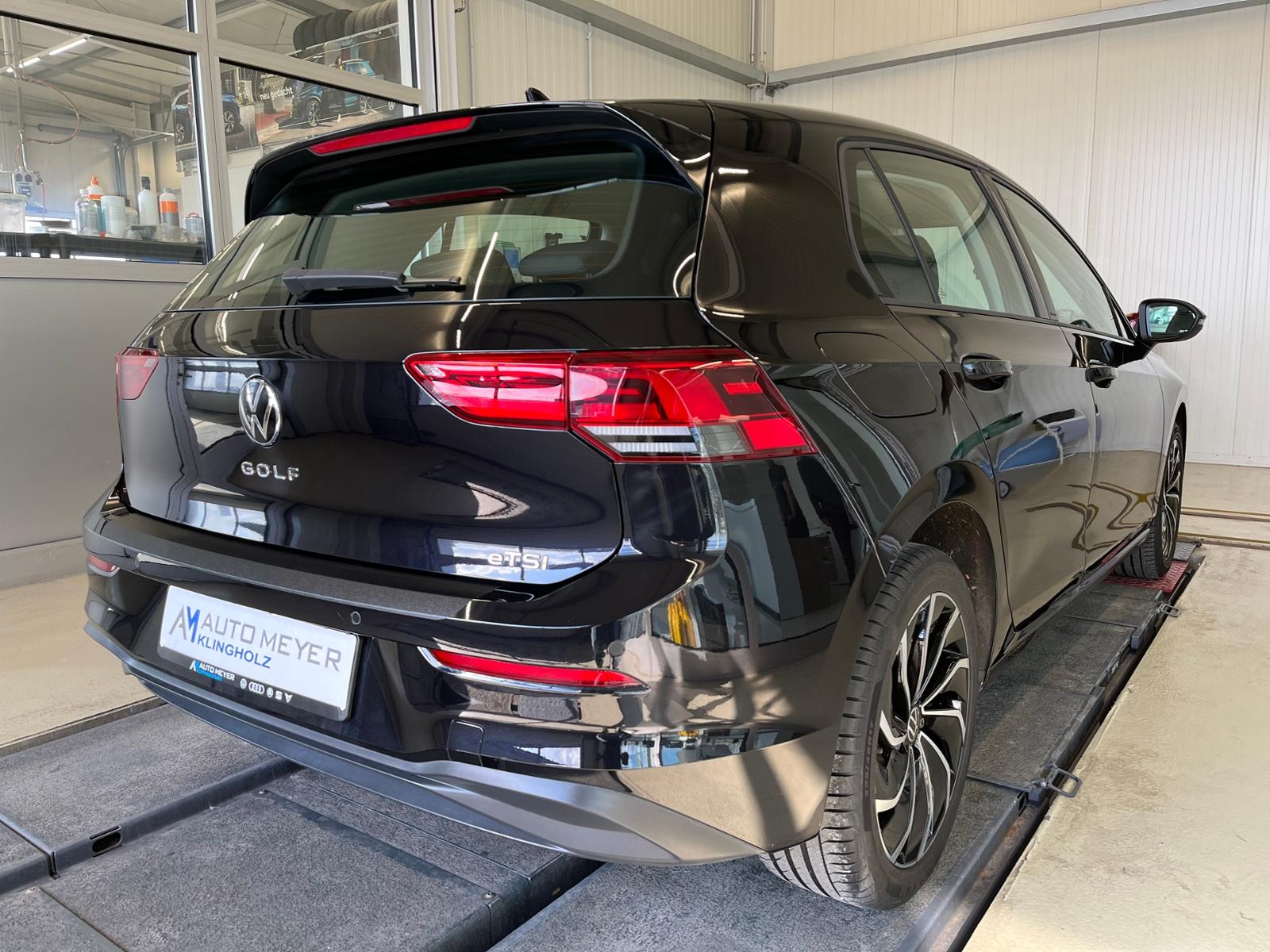 Volkswagen Golf VIII LIFE 1.0 eTSI DSG Navi Harman & Kardon, миниатюра 4