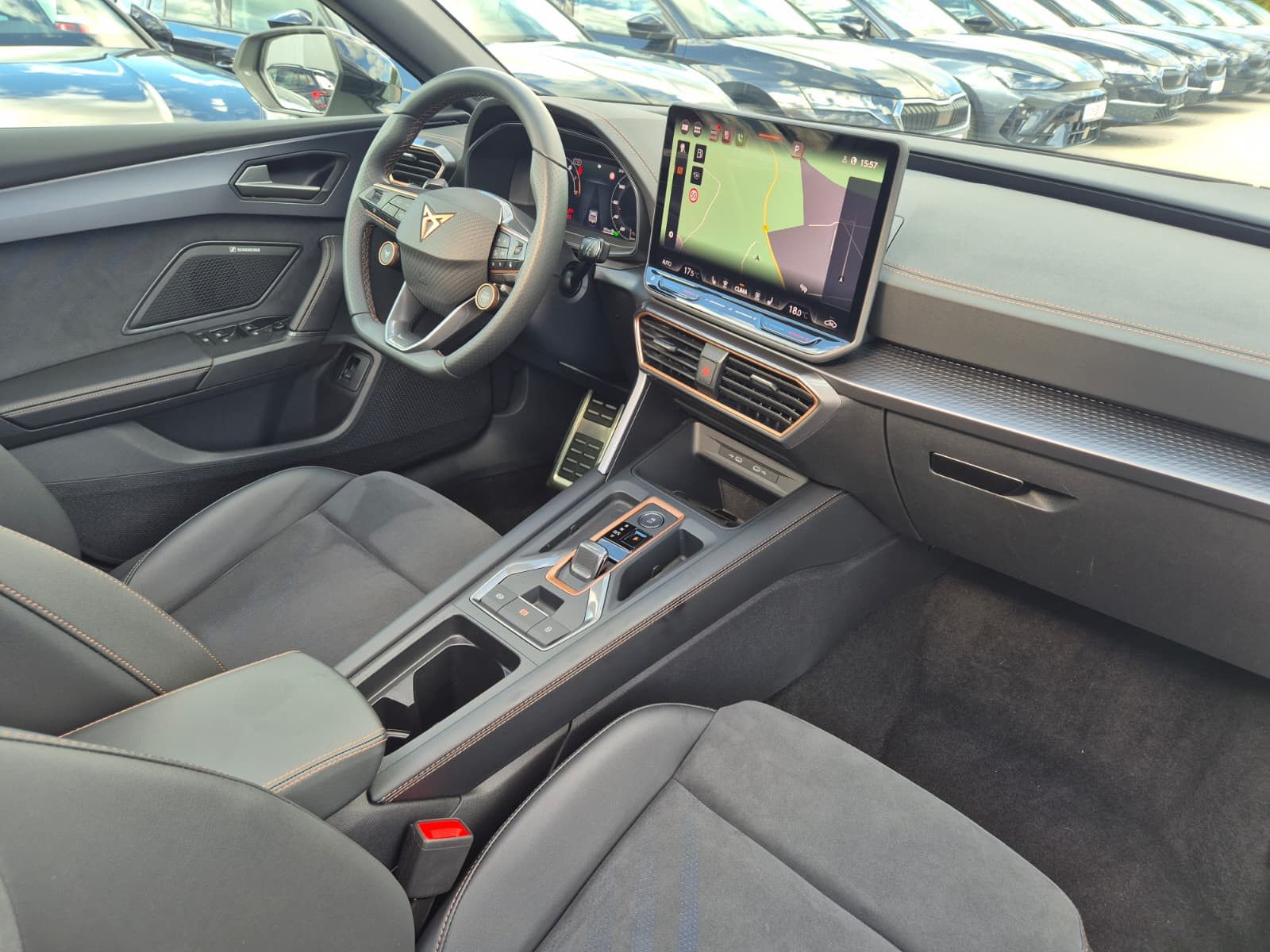 Fahrzeugabbildung CUPRA Leon 1.5 eTSI PANO*DCC*MATRIX*DINAMICA*AHK*5JG.