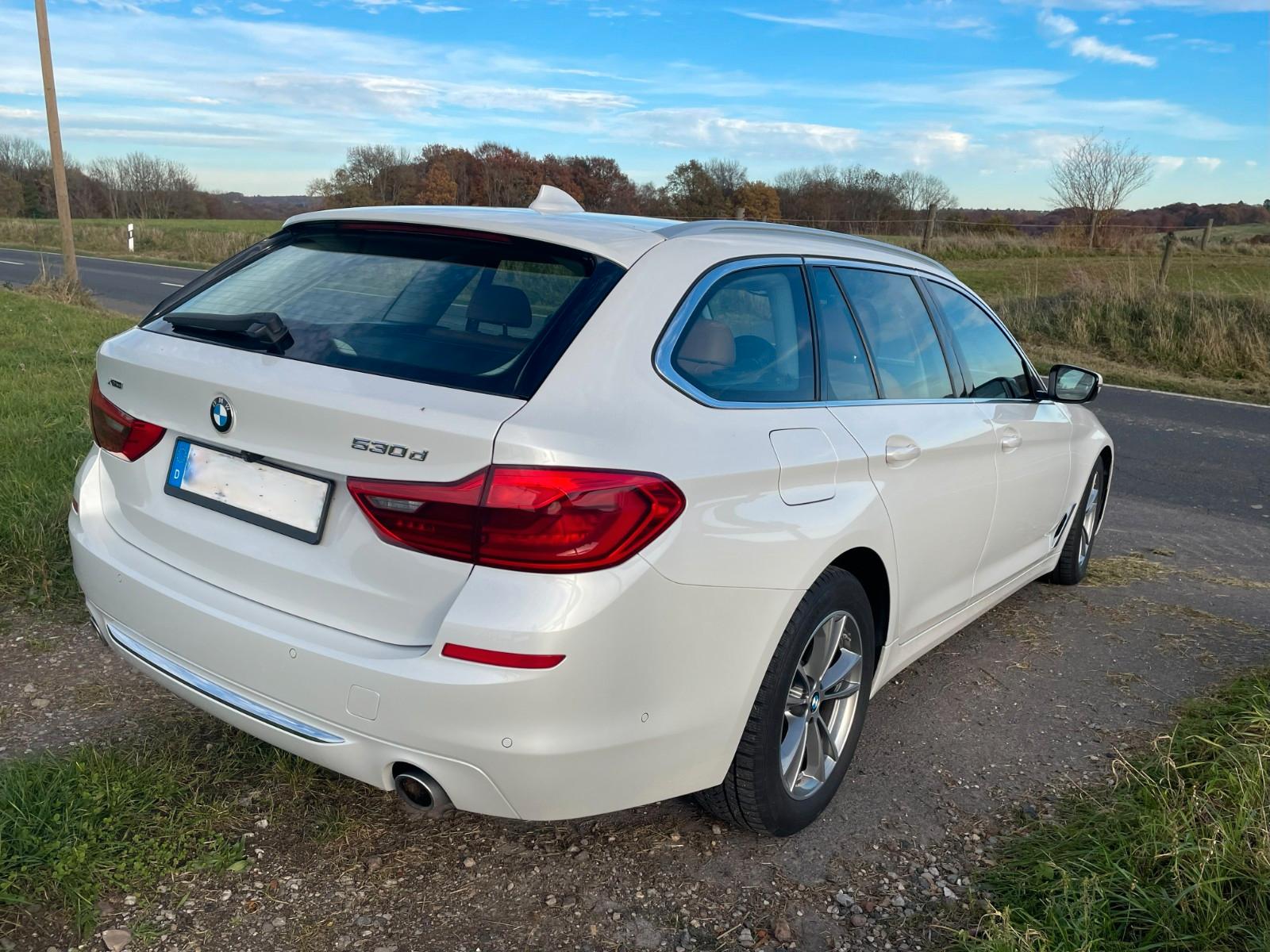 BMW 530d xDrive Touring - Pano, 360°, Standheizung  