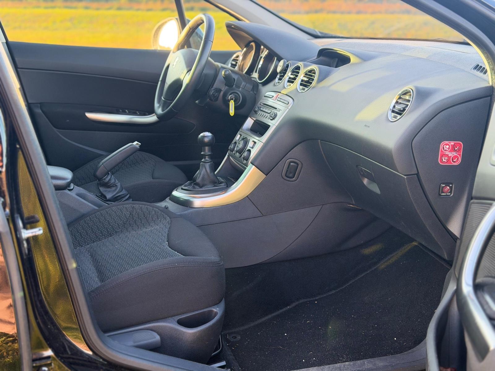 Peugeot 308 2011 — photo 10