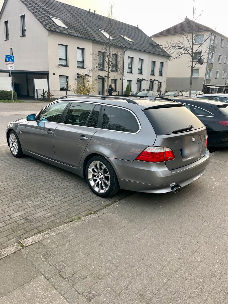 BMW 520 2008 — rear view