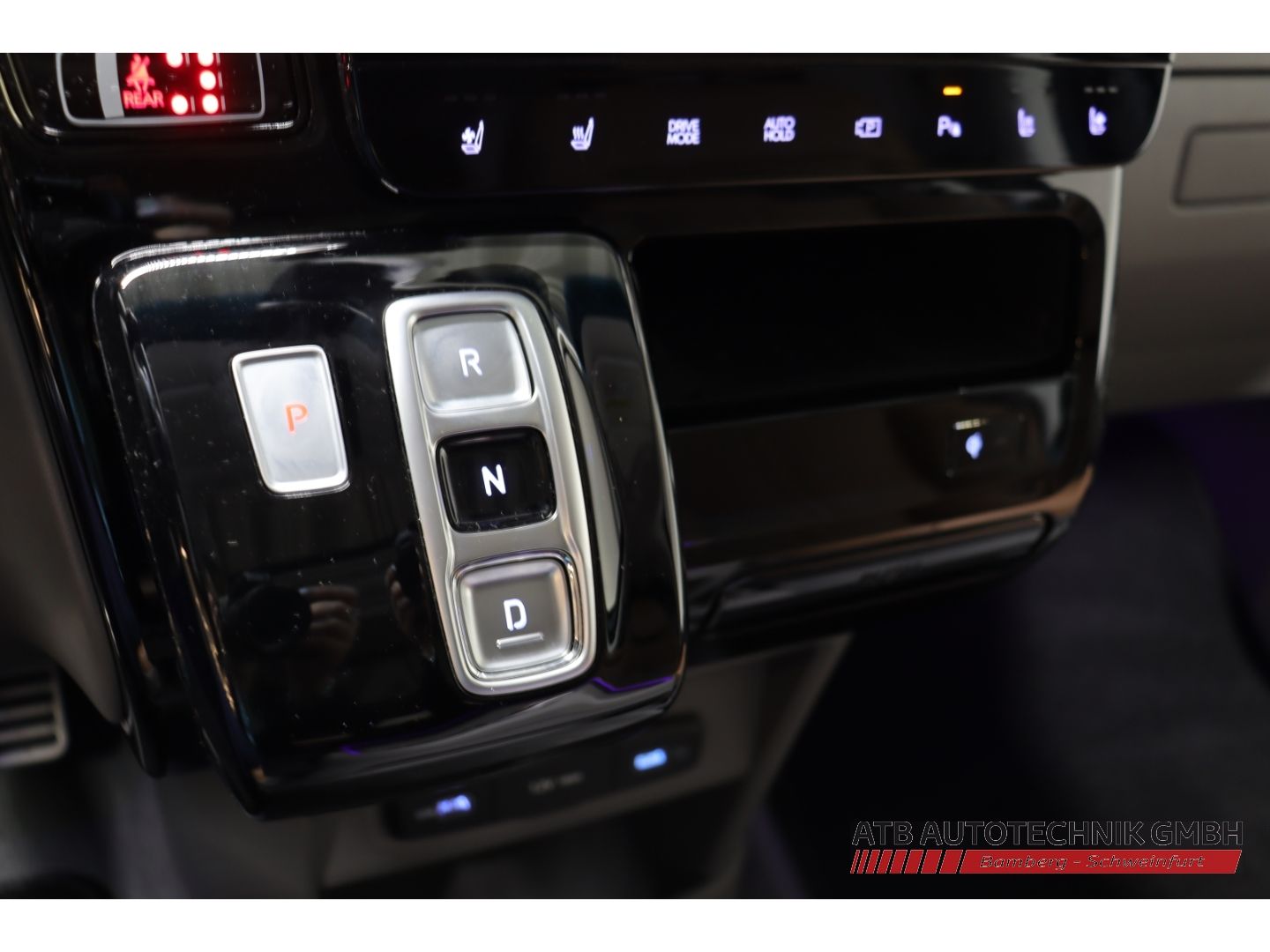 Fahrzeugabbildung Hyundai STARIA Signature 7-Sitzer 2.2 CRDi 7-Sitzer AHK