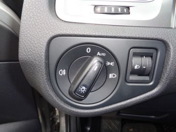 Bild 12 VW Golf VII Lim. Trendline BMT PDC SHZ GJR RADIOCD