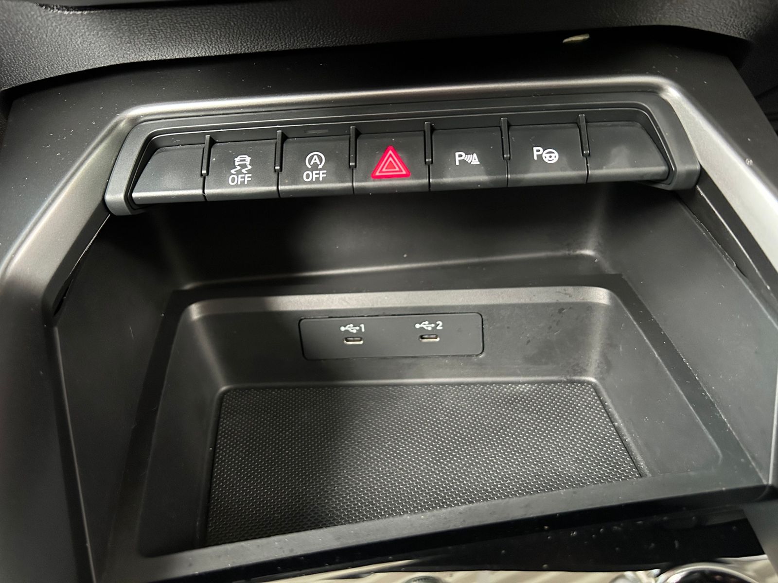 Fahrzeugabbildung Audi A3 Sportback  35 TFSI S line AHK LED NAVI