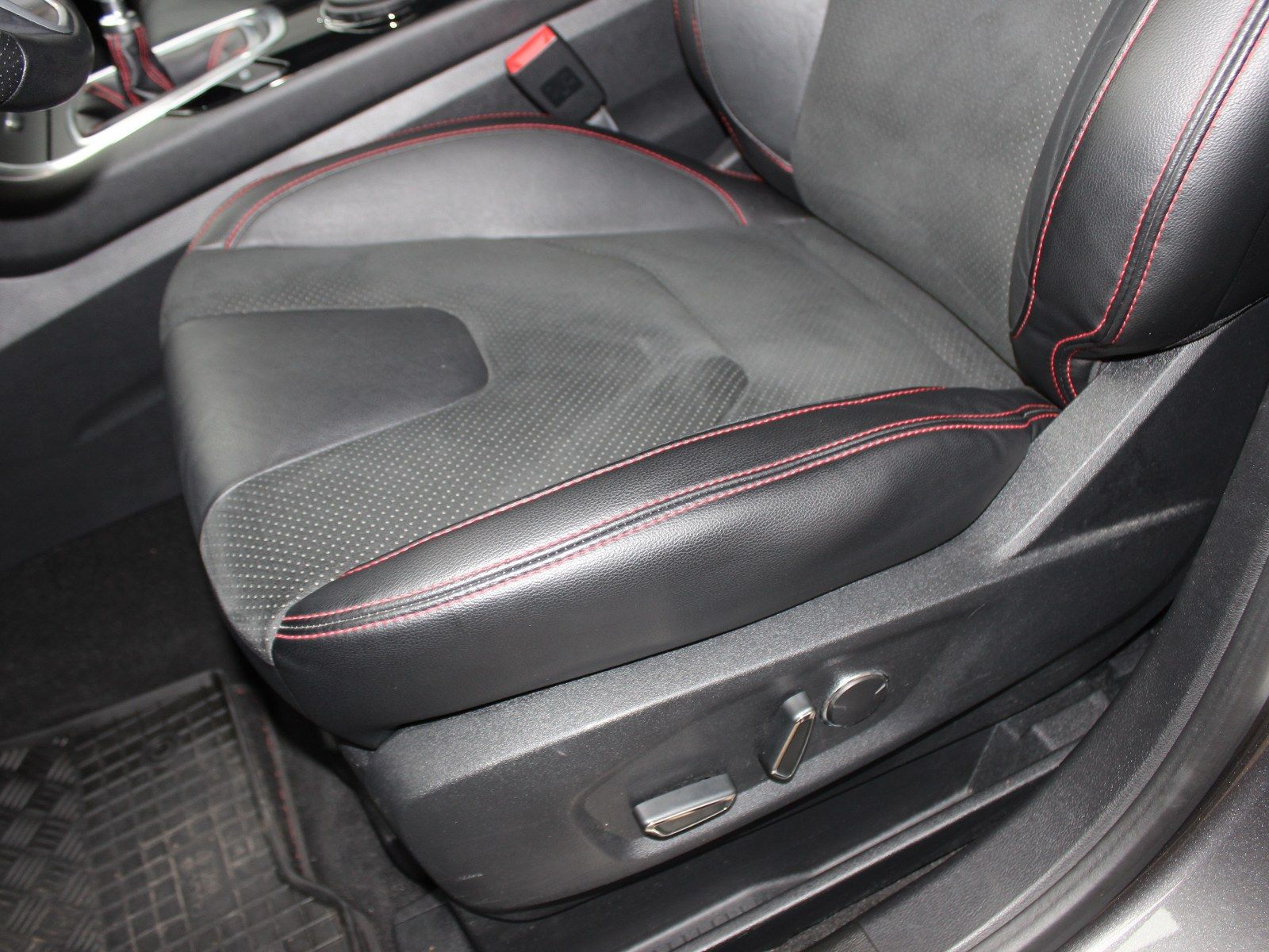 Fahrzeugabbildung Ford S-Max ST-Line 1,5 EcoBoost